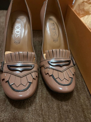 Tod’s Vintage Pink Patent Leather Pumps like new, size 36