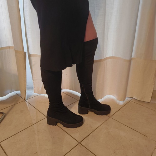 Black women's boots size 37, classic style