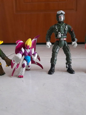 Φιγούρες μεταχειρισμένες, πακέτο 7 σε μέτρια κατάσταση