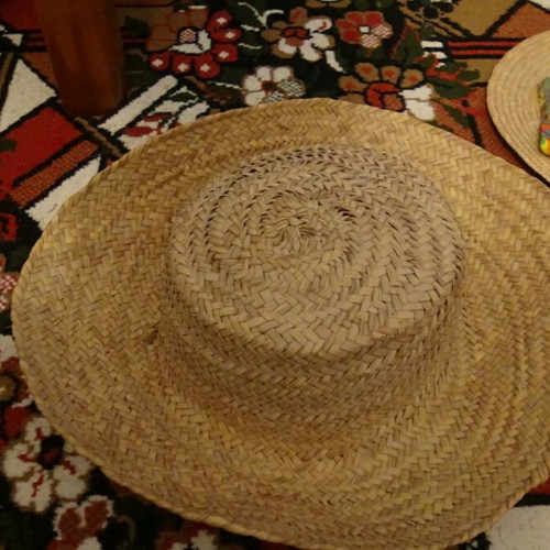 Straw hats like new, pack of 5 different sizes