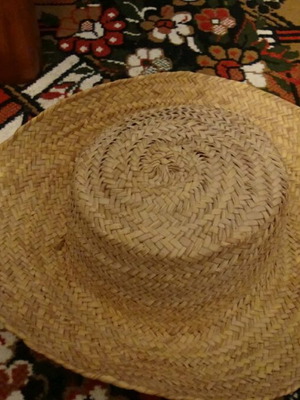 Straw hats like new, pack of 5 different sizes