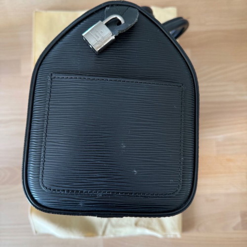 Louis Vuitton Speedy 25 handbag like new, black, Epi leather