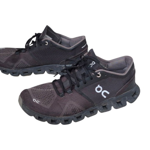 On Running athletic shoes black like new, size 40.5