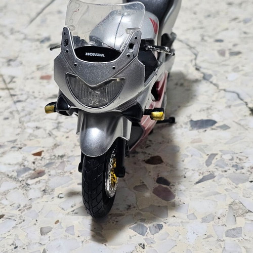 Honda CBR600 F4 1:12 used, in good condition