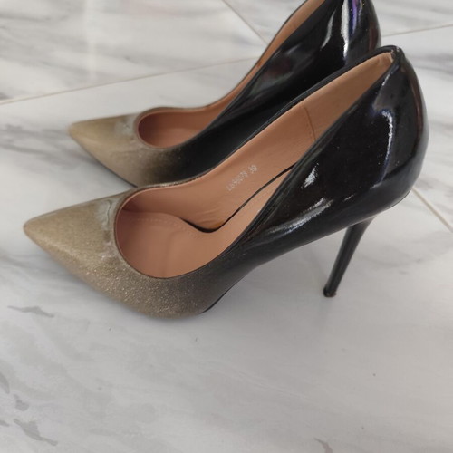 La Bottine Souriante black-gold glitter pumps size 39 like new