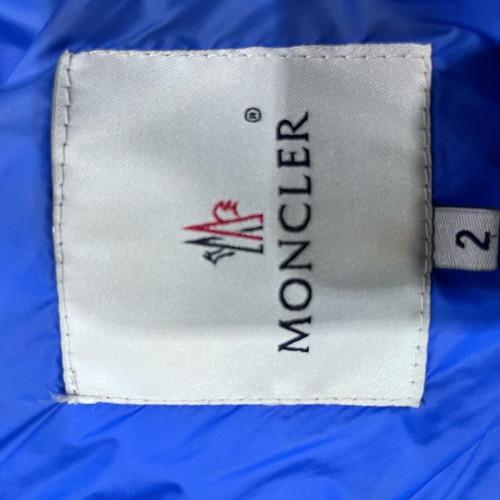Sleeveless jacket like new with hood blue