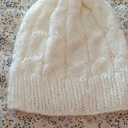 Children's knitted hat with pom pom, like new, white