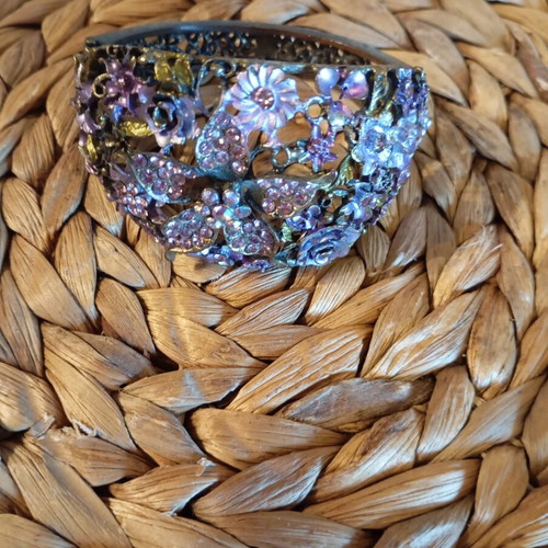 Vintage bracelet new, pink, heavy and beautiful