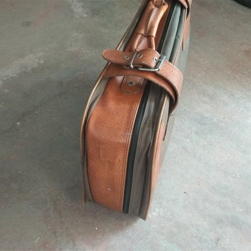 Small suitcase in good condition suitable for decor