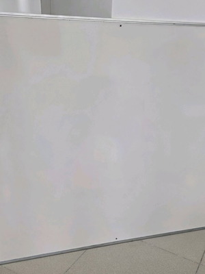 Λευκός πίνακας μαρκαδόρου μεταχειρισμένος, μεγάλη διάσταση 140×120cm