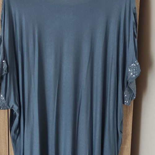 Oversized women's blouse tunic with floral pattern and sequins like new