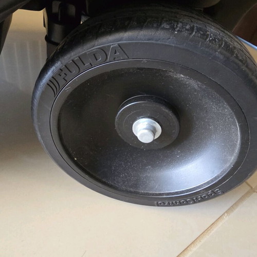 Big Bobby Car like new with Fulda tyres and original box
