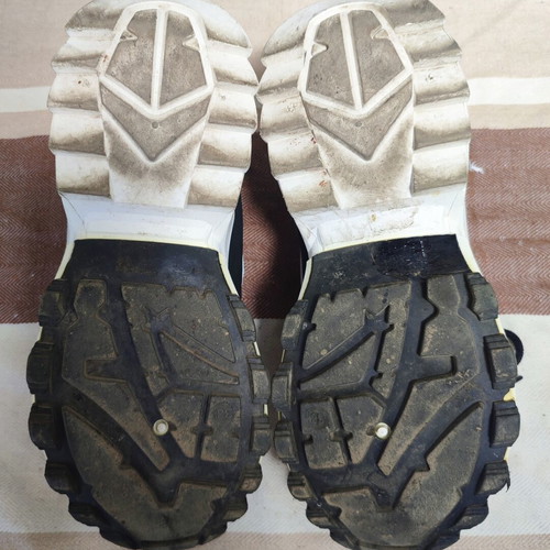 Women's athletic shoes size 38 used, black and white