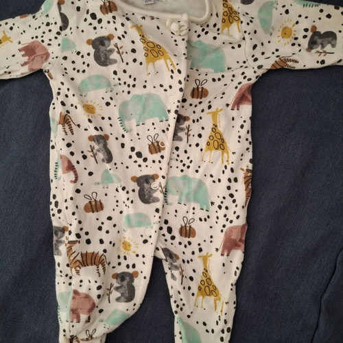 Baby bodysuit like new 3-6 months