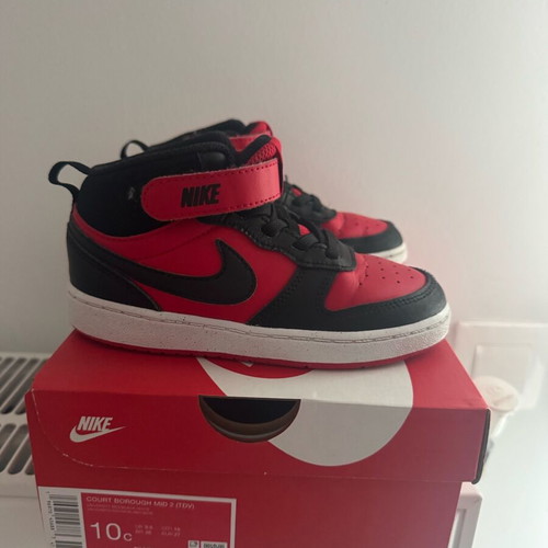 Nike kids athletic shoes size 27 like new, low boots black-red