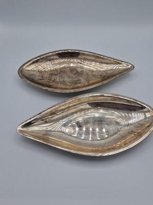 Vintage Silver-Plated Bowls Lambridis set of 2, Mid-Century Modern leaf design used