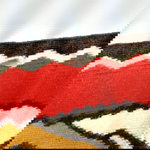 Παλιό υφαντό χαλάκι μεταχειρισμένο με μικρή φθορά