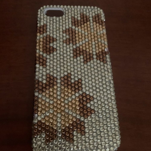 iPhone 5/5s/se 2016 case used, missing one rhinestone