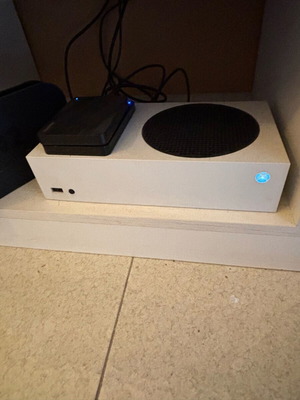 Xbox Series X/S σαν καινούργιο με 2 χειριστήρια, παιχνίδια και 2 εξωτερικούς δίσκους 3 TB