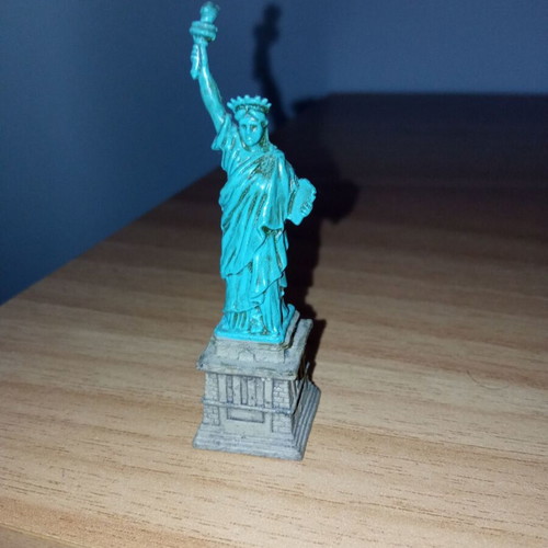 Statue of Liberty decorative small like new