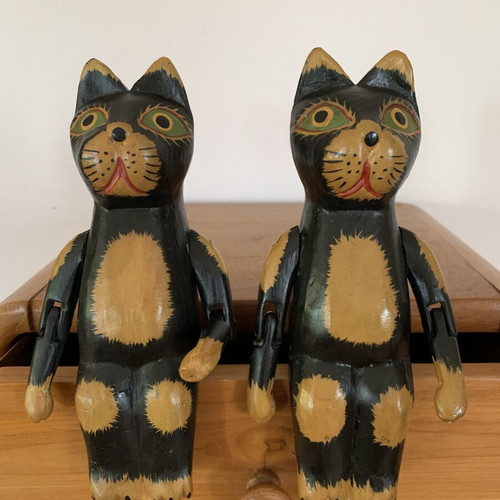 Wooden sitting cats with movable arms, new