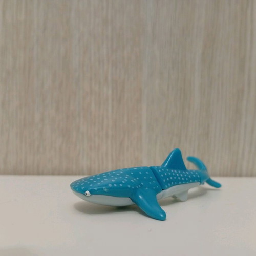 KINDER Joy Finding Dory / Nemo whale figure used