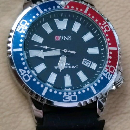 Men's quartz watch new with two-tone bezel and silicone strap