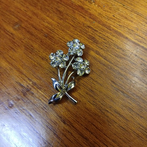 Flower brooch with rhinestones silver used