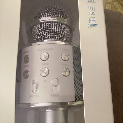 Dasounds karaoke microphone with speaker brand new