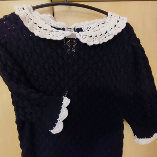 Knitted black Zara blouse like new with white collar L 40/12