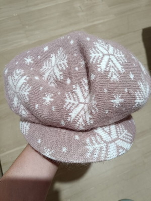 Hat like new, purple with white snowflakes, warm for winter