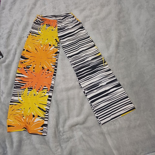Pantelona colorful pants like new with elastic waist, thin fabric