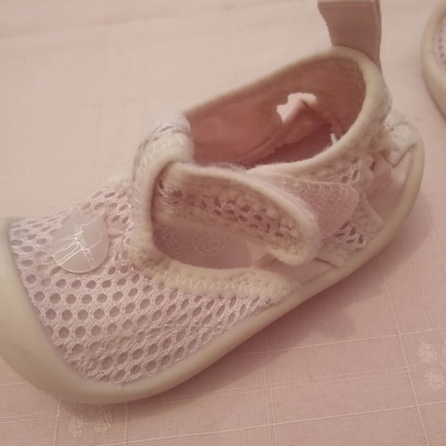 Baby shoes size 19 like new for girl