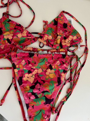 Reclaimed Vintage bikini fuchsia with flowers like new