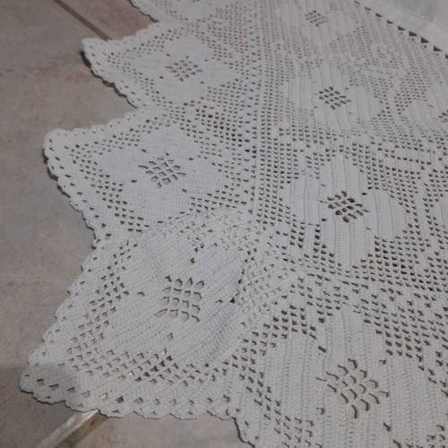 Handmade knitted tablecloth like new, white 97x97 cm