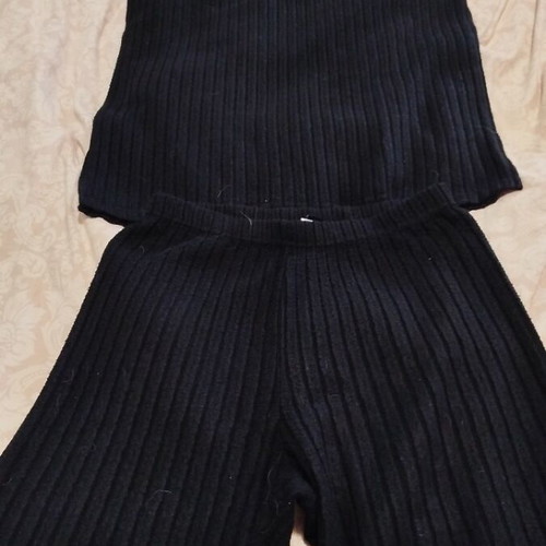 Casual rib knit set with short sleeve top and biker shorts, like new, black