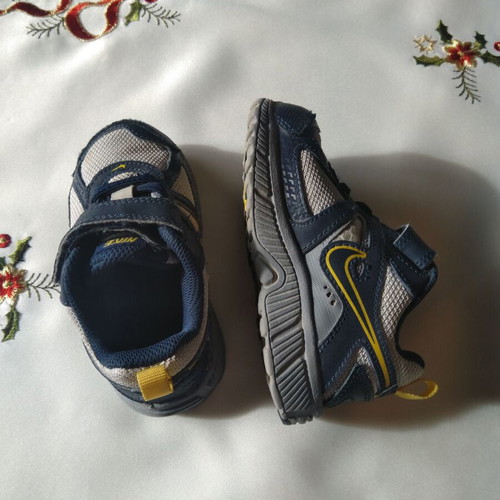 Nike boys' shoes like new, size 22.5