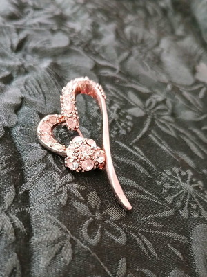 Vintage heart pin like new, silver with zirconia
