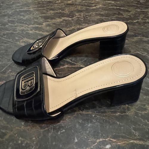 Laura Biagiotti low heel sandals size 39 black like new