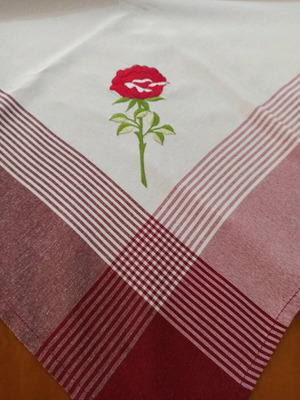 Tablecloth with roses like new, 1.30 m x 1.30 m