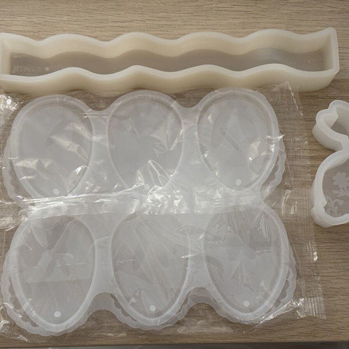 Silicone molds like new, Easter set with bunny and tablets