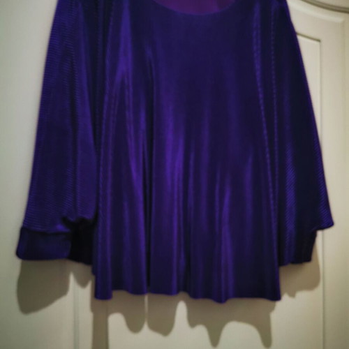 Purple blouse with pleat and 3/4 sleeve like new, sizes M and L
