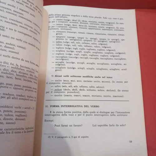 La lingua italiana per stranieri corso medio lezioni book used