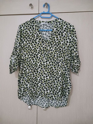 Yookie blouse with 3/4 sleeve, size M-L, black and green