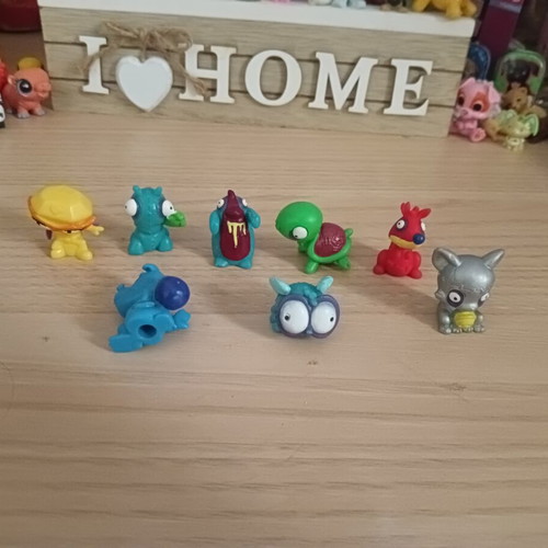 Zomlings surprise toys used set with Superzings figure