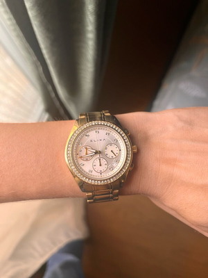 Elixa women's watch like new, gold bracelet with crystals
