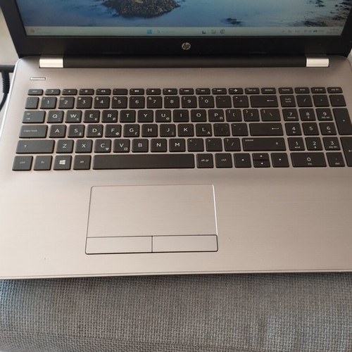 HP 250 G6 laptop 15.6 inch, i5 7200, 8GB DDR4, 240GB SSD, R5 330 graphics