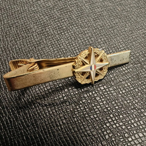 Collectible tie clip used, gold color with French security emblem