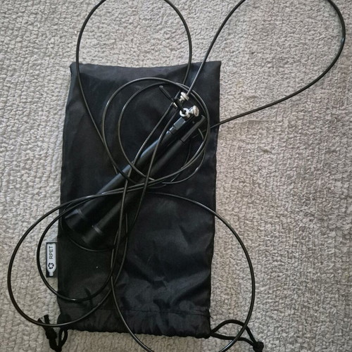 Jump rope new with adjustable length and carrying pouch