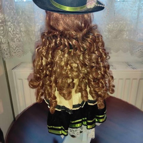 Porcelain doll Annie 44 cm like new with beautiful clothes and hair